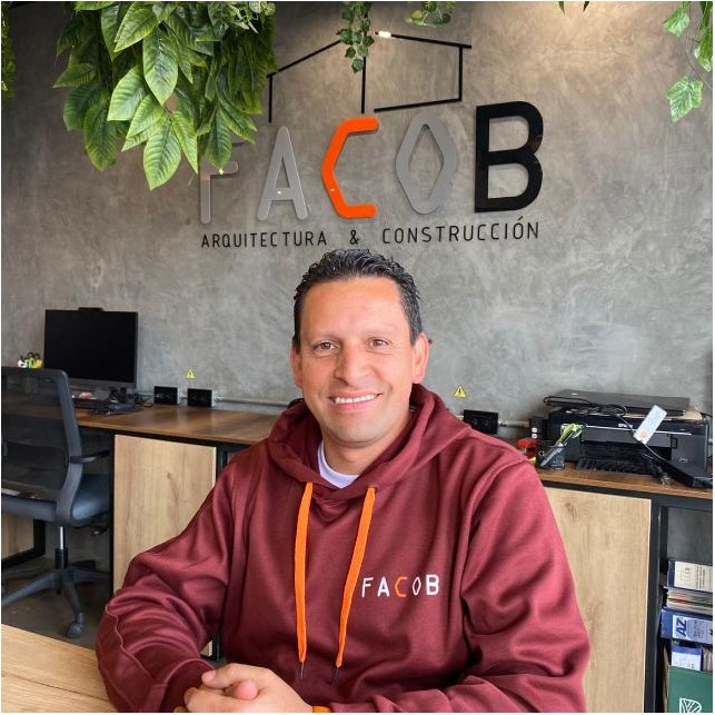 Nombre del Profesional 4